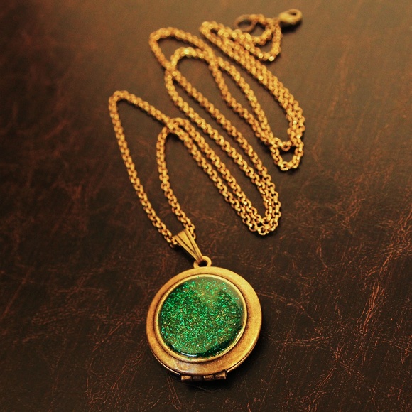 Wicked - Emerald Green Glitter Locket Necklace NWT - Picture 2 of 5